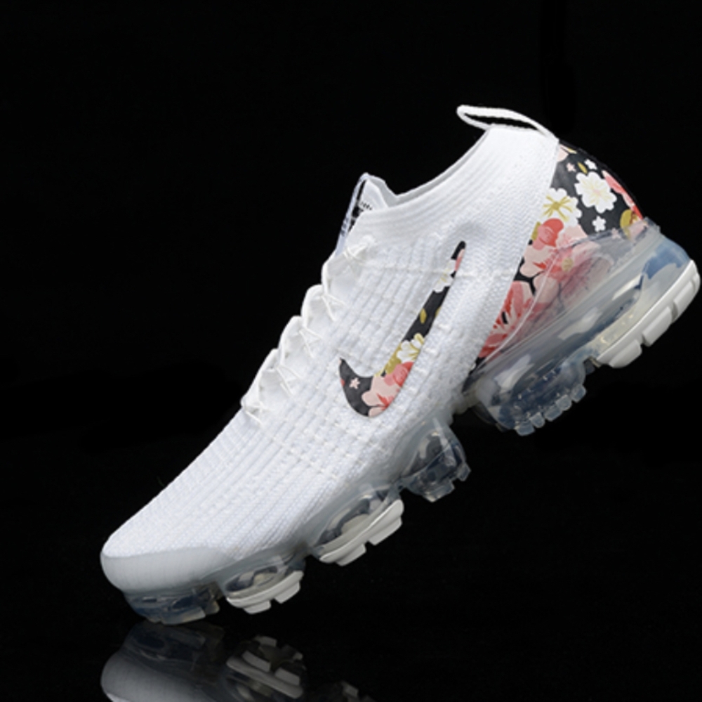 Women Nike air vapormax white sneakers